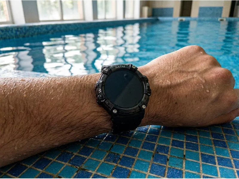 Vantrek X1 near a swimming pool